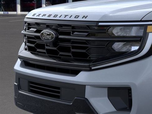 New 2025 Ford Expedition Platinum w/ Stealth Performance Package image 17