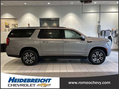 Used 2023 GMC Yukon XL AT4 w/ AT4 Premium Package image 2