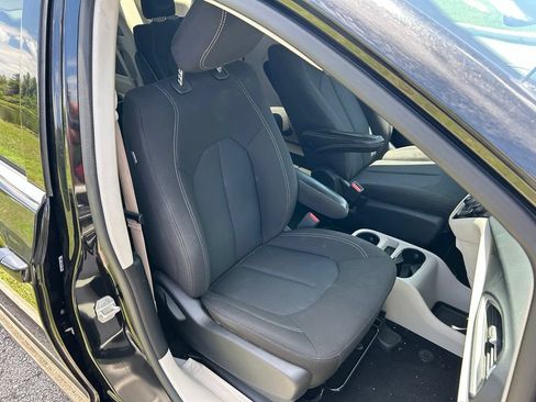 Used 2023 Chrysler Voyager LX FWD image 16