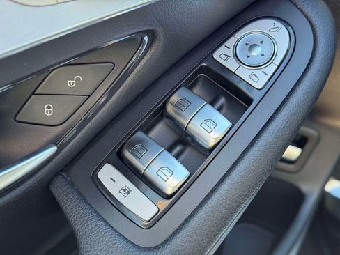 Used 2019 Mercedes-Benz GLC 300 4MATIC image 21