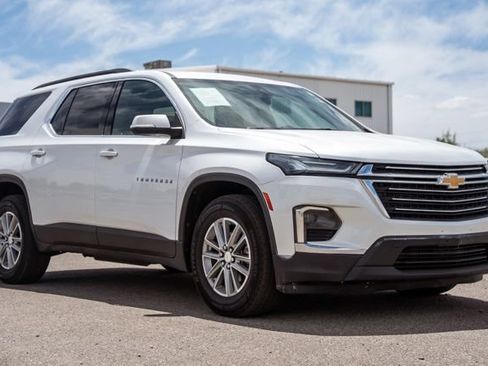 Used 2023 Chevrolet Traverse LT AWD/4WD image 3