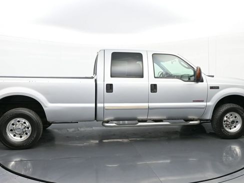 Used 2004 Ford F250 Harley-Davidson image 2