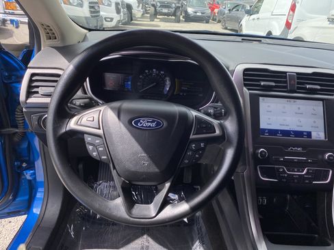 Used 2020 Ford Fusion SE image 9