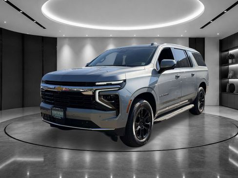 Certified 2025 Chevrolet Suburban LS AWD/4WD image 1