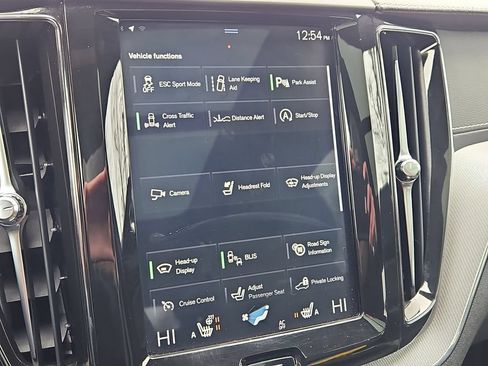 Used 2020 Volvo XC60 T6 R-Design w/ Protection Package Premier AWD/4WD image 18