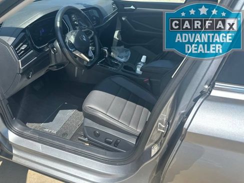 Used 2024 Volkswagen Jetta SE FWD image 8