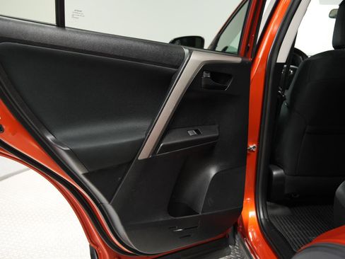 Used 2016 Toyota RAV4 LE image 18