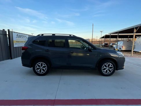 Used 2022 Subaru Forester Premium image 20