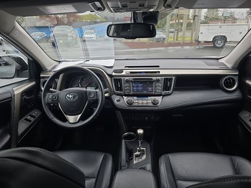 Used 2014 Toyota RAV4 Limited w/ Technology Package AWD/4WD image 20