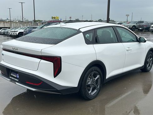 Used 2025 Kia K4 LXS image 12