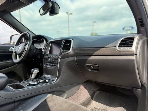 Used 2018 Jeep Grand Cherokee Altitude AWD/4WD image 17