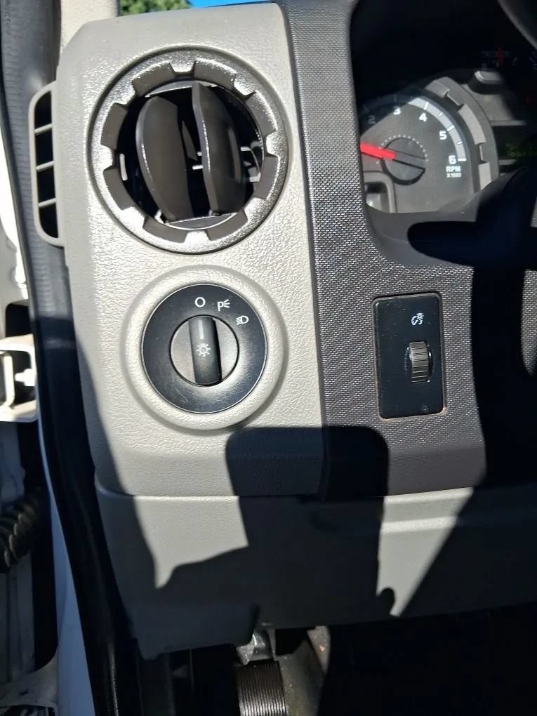 Used 2011 Ford E-250 and Econoline 250 Extended w/ PWR Group RWD image 18