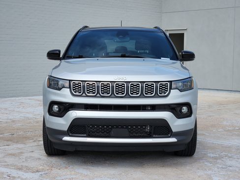 Used 2024 Jeep Compass Limited w/ Sun and Sound Group AWD/4WD image 3