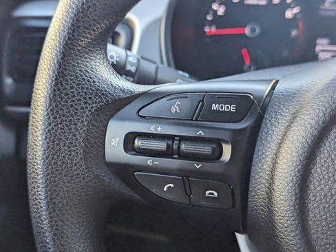 Used 2022 Kia Rio LX image 40