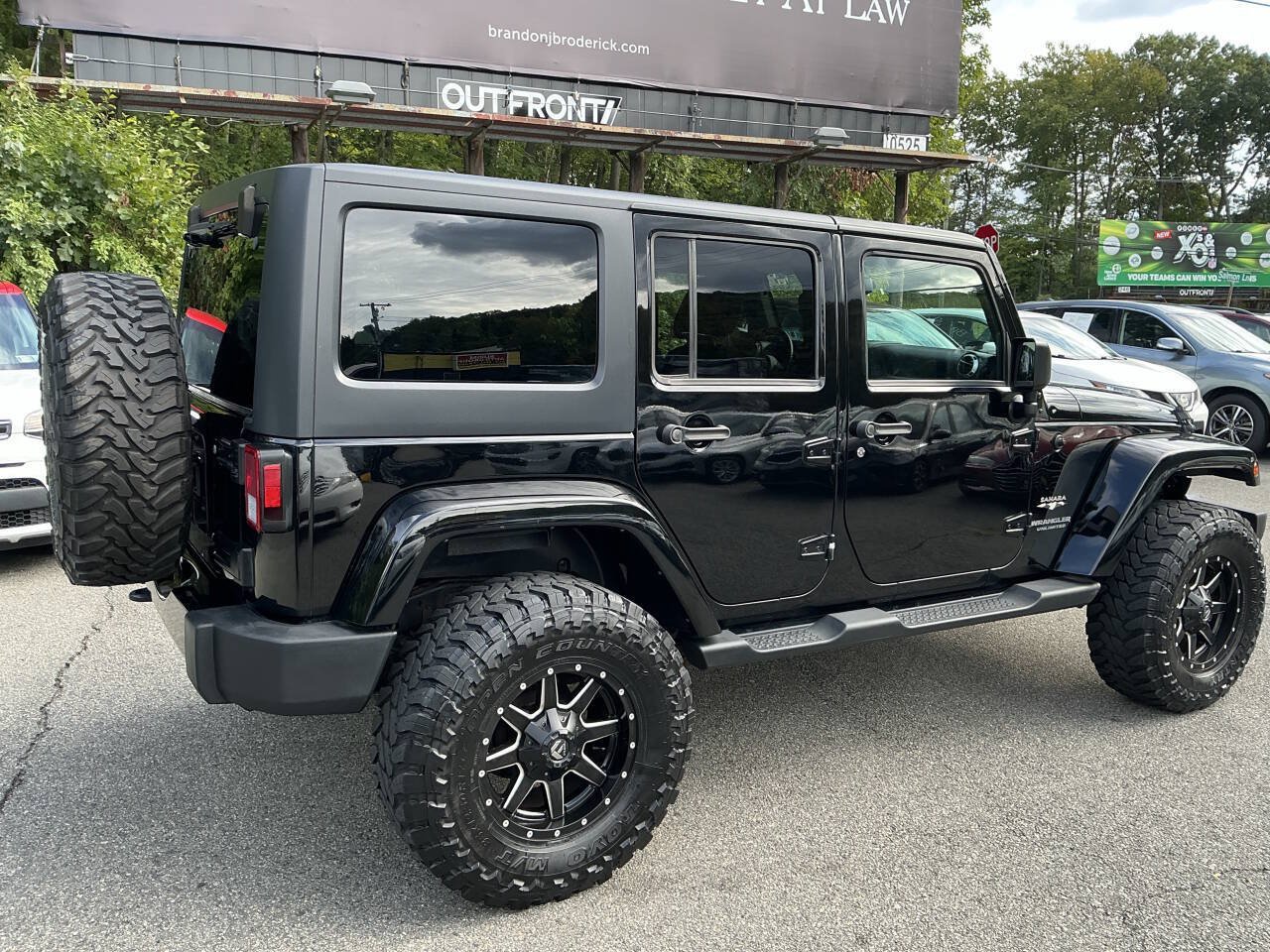 Used 2016 Jeep Wrangler Unlimited Sahara w/ Connectivity Group AWD/4WD image 5