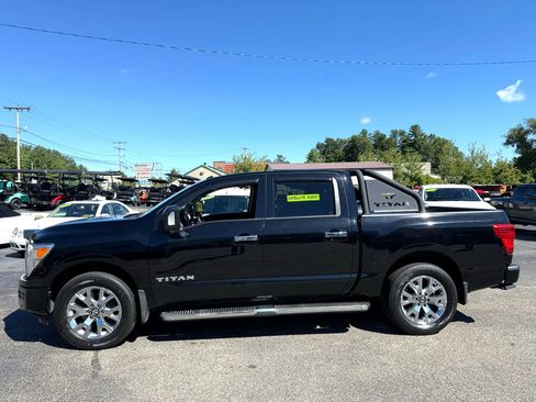 Used 2021 Nissan Titan SV w/ SV Convenience Package image 7