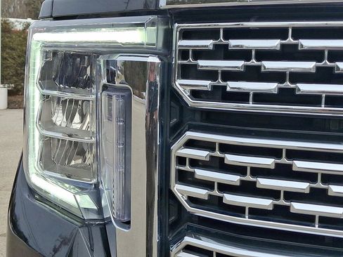 Certified 2022 GMC Sierra 2500 Denali w/ Denali Black Diamond Edition image 28