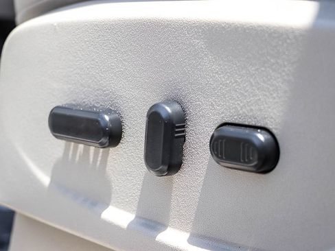 Used 2015 Ford C-MAX Energi SEL w/ Equipment Group 303A FWD image 19