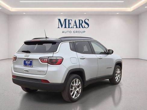 Used 2025 Jeep Compass Limited AWD/4WD image 5