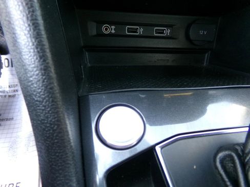 Used 2018 Volkswagen Tiguan SE image 19