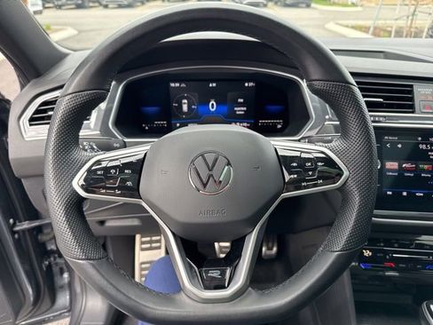 Used 2022 Volkswagen Tiguan SE R-Line image 12
