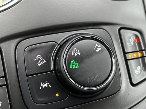 Used 2023 GMC Terrain SLE w/ Driver Convenience Package image 18