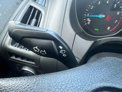 Used 2017 Ford Focus SE image 40