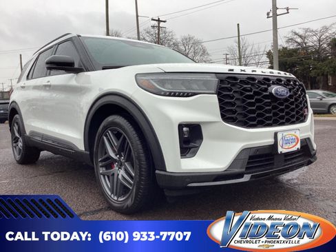 Used 2025 Ford Explorer ST image 1