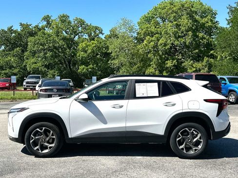 Used 2025 Chevrolet Trax LT w/ LT Convenience Package FWD image 12
