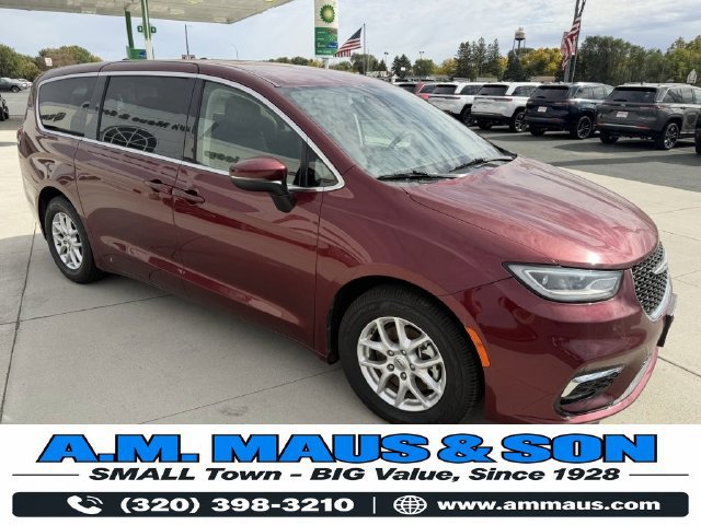 Used 2023 Chrysler Pacifica Touring-L FWD image 1