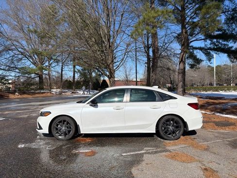 Used 2023 Honda Civic Sport image 1