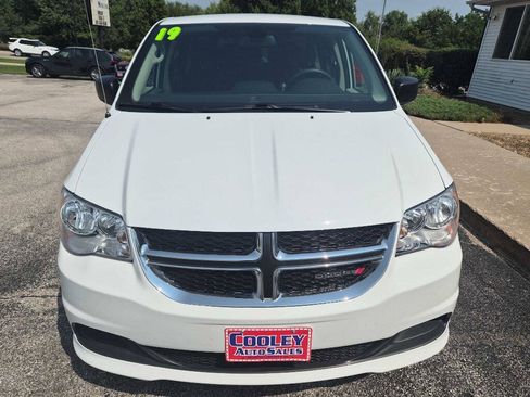 Used 2019 Dodge Grand Caravan SE FWD image 2