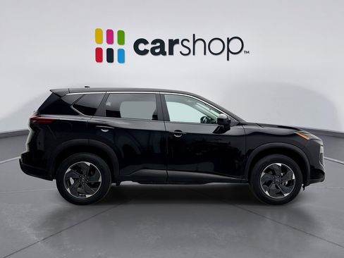 Used 2024 Nissan Rogue SV image 6