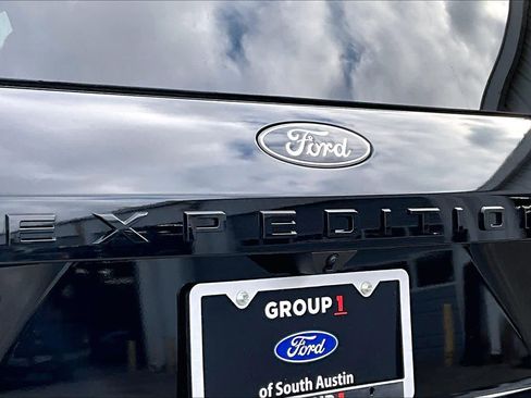 Used 2025 Ford Expedition Platinum w/ Stealth Appearance Package image 31