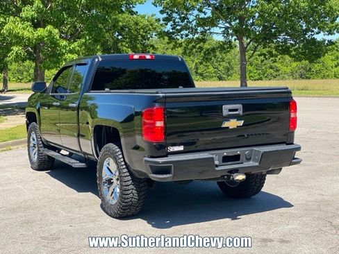 Used 2018 Chevrolet Silverado 1500 Custom w/ Custom Convenience Package AWD/4WD image 5