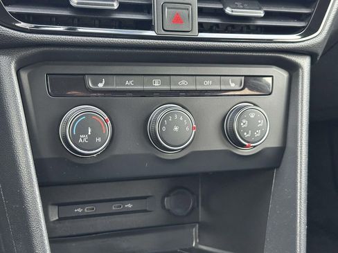 Used 2022 Volkswagen Taos SE image 26