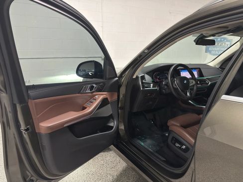 Used 2021 BMW X7 xDrive40i w/ Premium Package AWD/4WD image 9