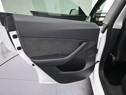 Used 2021 Tesla Model Y Long Range AWD/4WD image 15