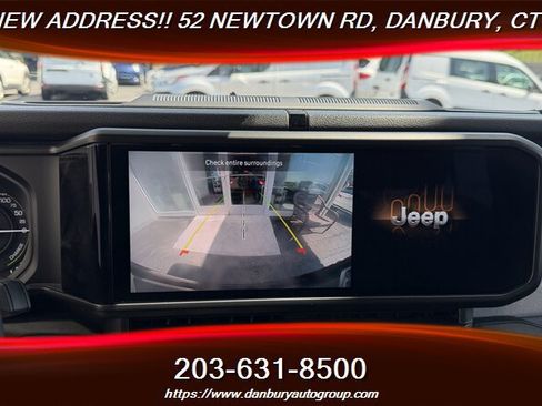 Used 2024 Jeep Wrangler Unlimited w/ Convenience Group AWD/4WD image 21