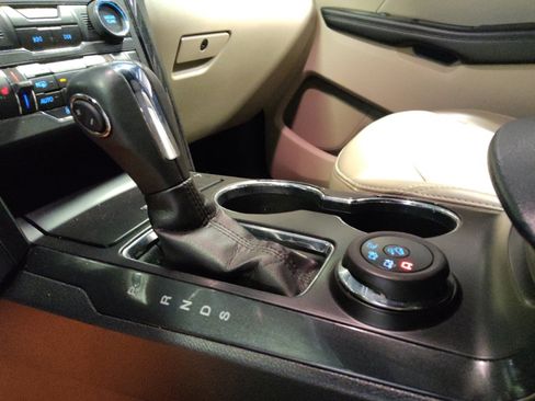 Used 2019 Ford Explorer XLT w/ Equipment Group 202A image 26