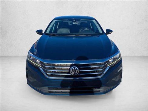 Used 2020 Volkswagen Passat 2.0T SEL FWD image 2