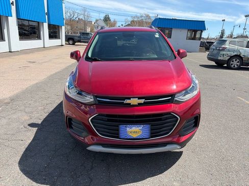 Used 2019 Chevrolet Trax LT w/ LT Convenience Package AWD/4WD image 2