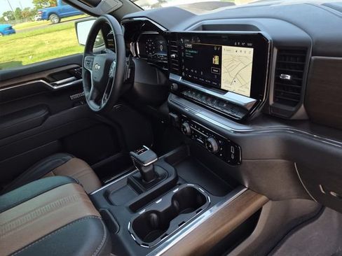 Used 2024 Chevrolet Silverado 1500 High Country w/ High Country Premium Package AWD/4WD image 13