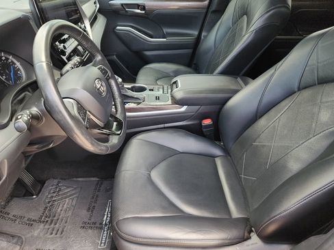 Used 2021 Toyota Highlander Platinum AWD/4WD image 15