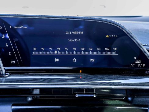 Used 2024 Cadillac Escalade Premium Luxury image 23