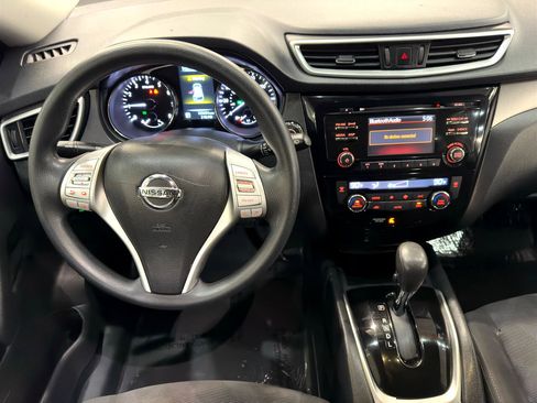 Used 2016 Nissan Rogue SV image 35