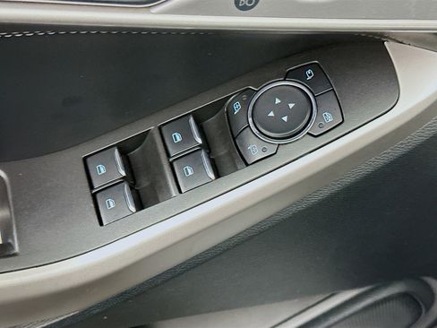 Used 2024 Ford Explorer Limited image 15