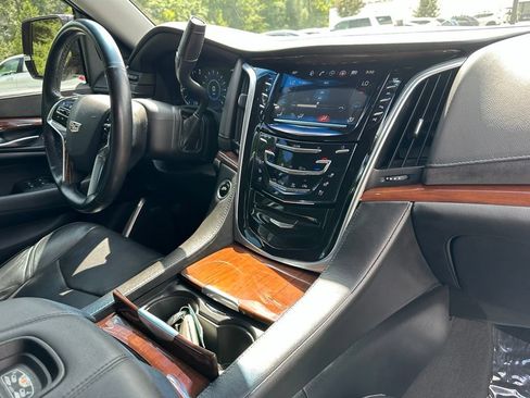 Used 2018 Cadillac Escalade Luxury AWD/4WD image 39