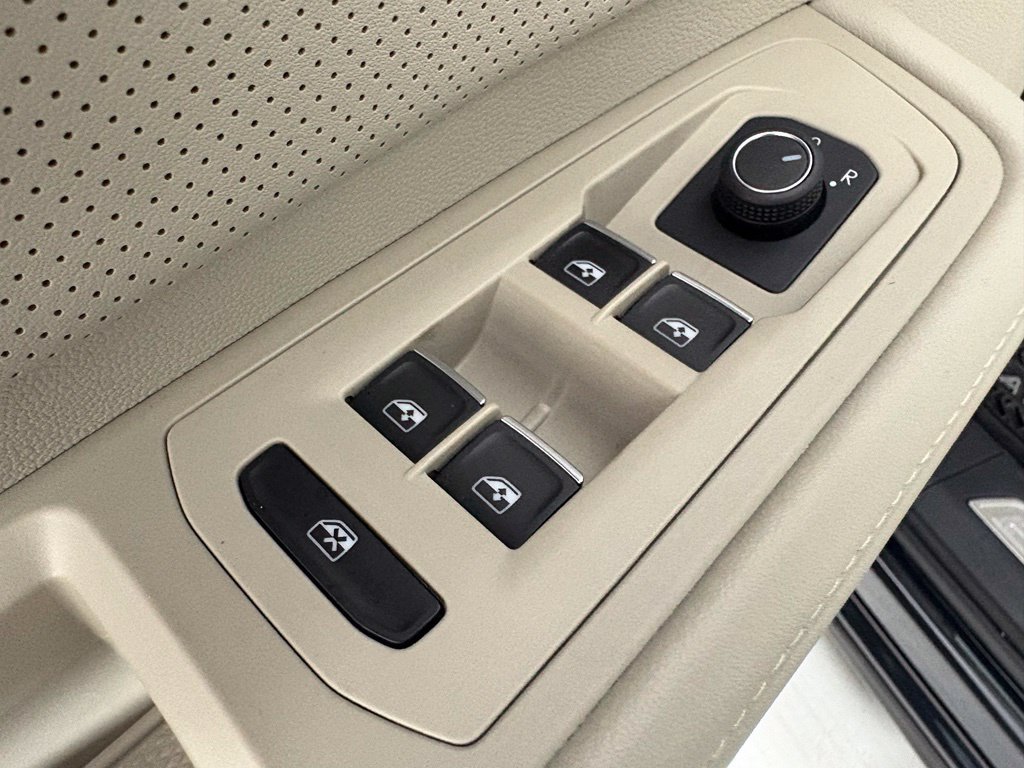 Used 2024 Volkswagen Atlas SE FWD image 21