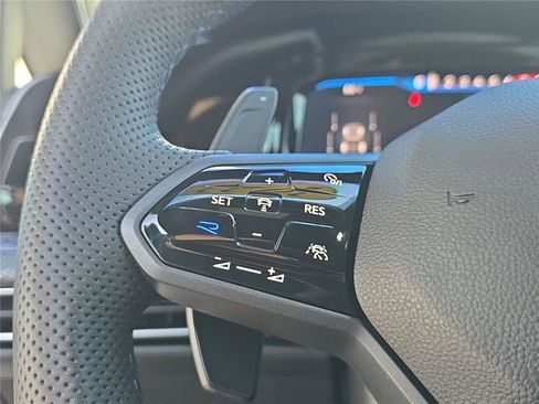 Used 2022 Volkswagen Golf R image 23